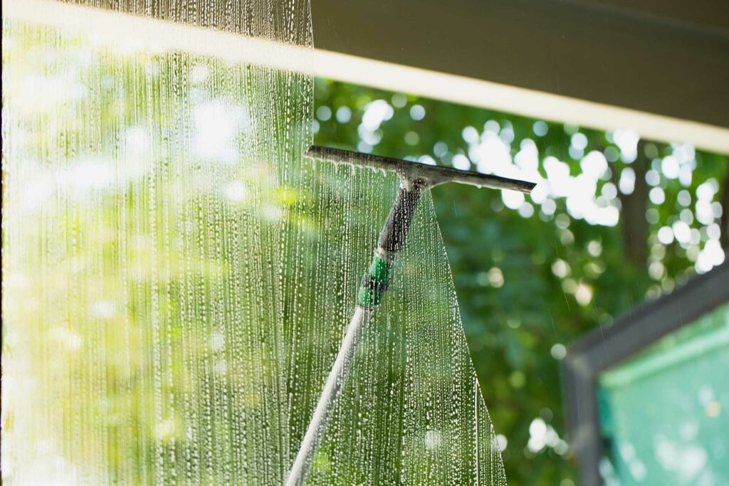 cleaning-outdoor-glass-of-a-home