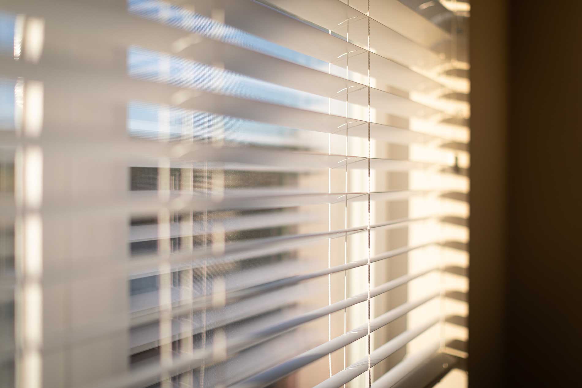 Sun-blockage-blinds